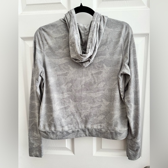 Vuori XS Gray Camo Lightweight Pullover Hoodie - Picture 2 of 5
